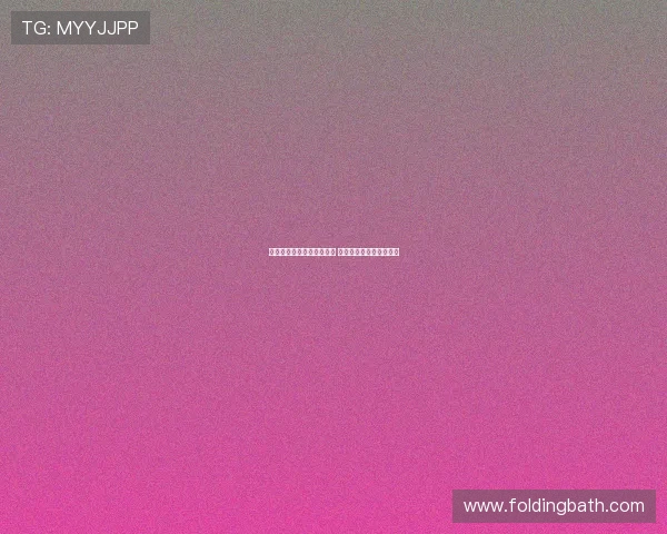 伊朗超轻型飞机降落时失控 飞行员及时弹射逃生成功